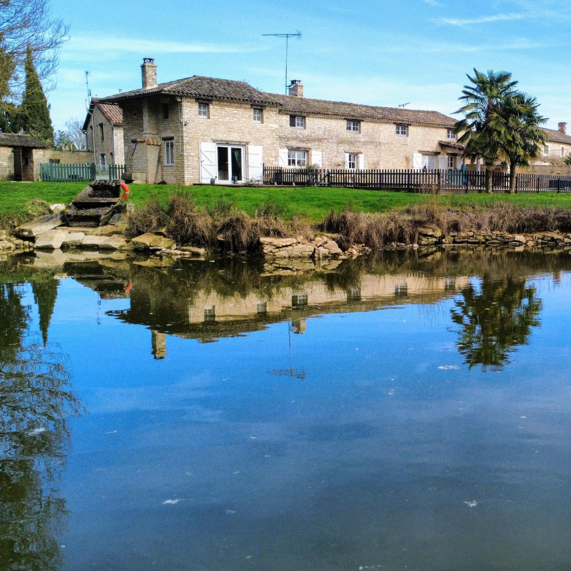 La Maison Du Petit Lac Messe Экстерьер фото
